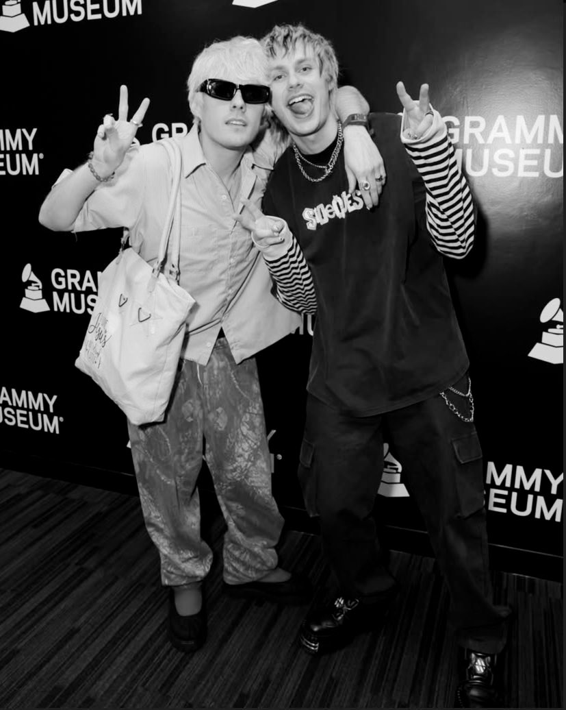 beeyewgee's tweet image. hey guys look at this cute photo i found of my dads in the 90s before they had me 🥰