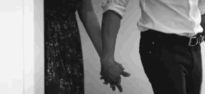 PasilloMercado's tweet image. El amor que te da paz sin aburrirte.
No hay montaña rusa.
Es amor a carcajadas que se te escapan sin permiso,
miradas que te despeinan sin darse cuenta…
Porque lo que duele se olvida,
pero lo que te abraza en paz,
lo recordás toda la vida.