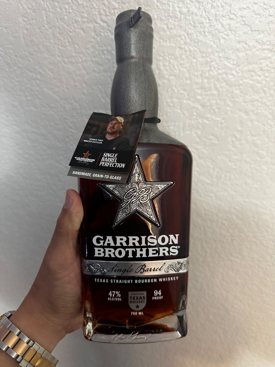 ChingoBling's tweet image. Thanks for the kind gift! Cheers friend! @jgrissom21 @garrisonbros 🥃