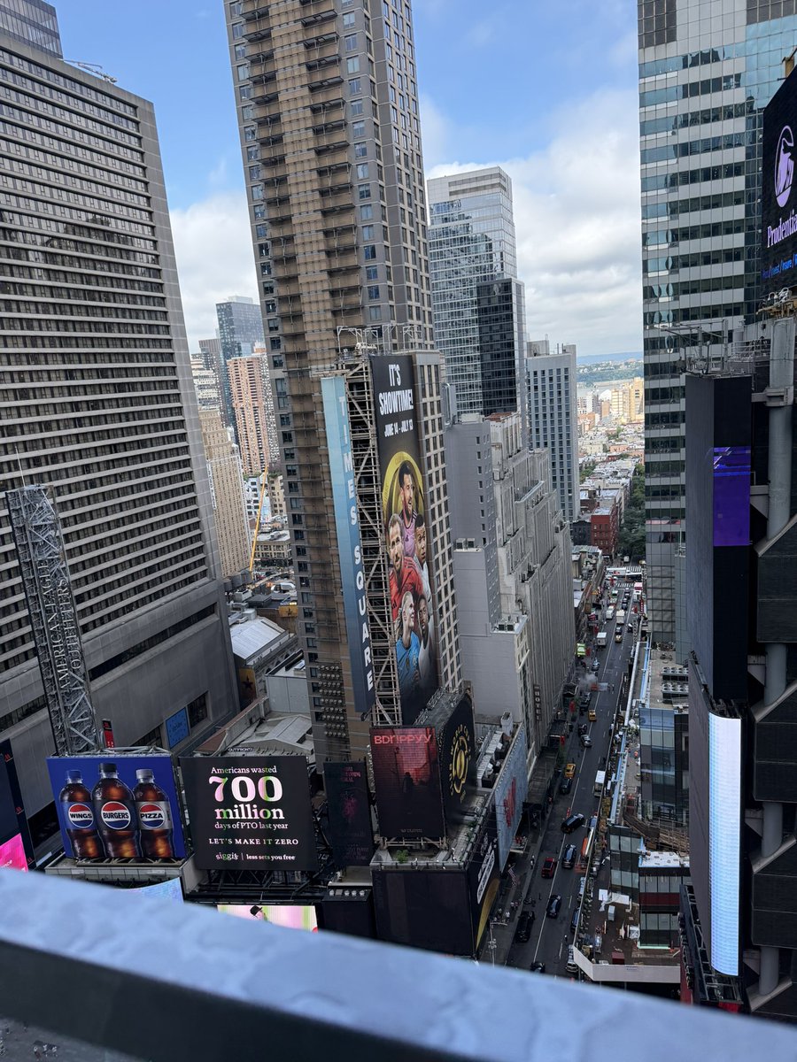 mofongoyuca91's tweet image. Enjoying the view from @EDITIONHotels in Time square
#Summer #NYC #relaxingtime
