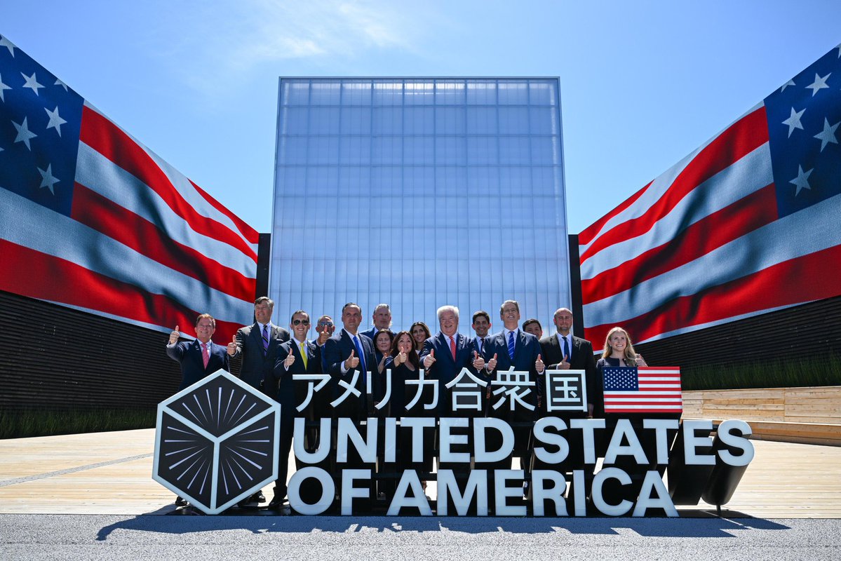 USAenEspanol's tweet image. Vicesecretario Landau: Tuve el honor de ser incluido en la delegación oficial del Presidente Trump para representar a nuestro país en la Feria Mundial @expo2025_Japan en Osaka, Japón. El lugar estaba repleto y nuestro @USA_Pavilion_ recibió su millonésimo visitante mientras…