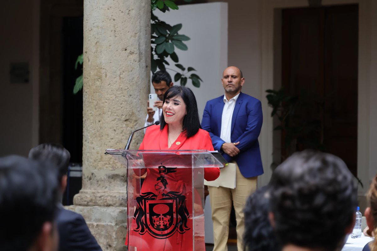 Hoy iniciamos en el Congreso del Pueblo las capacitaciones para el personal con la finalidad de implementar la Política Estatal Anticorrupción. 

La lucha contra la corrupción no es discurso, es responsabilidad y compromiso con el pueblo.
La integridad pública debe ser el sello