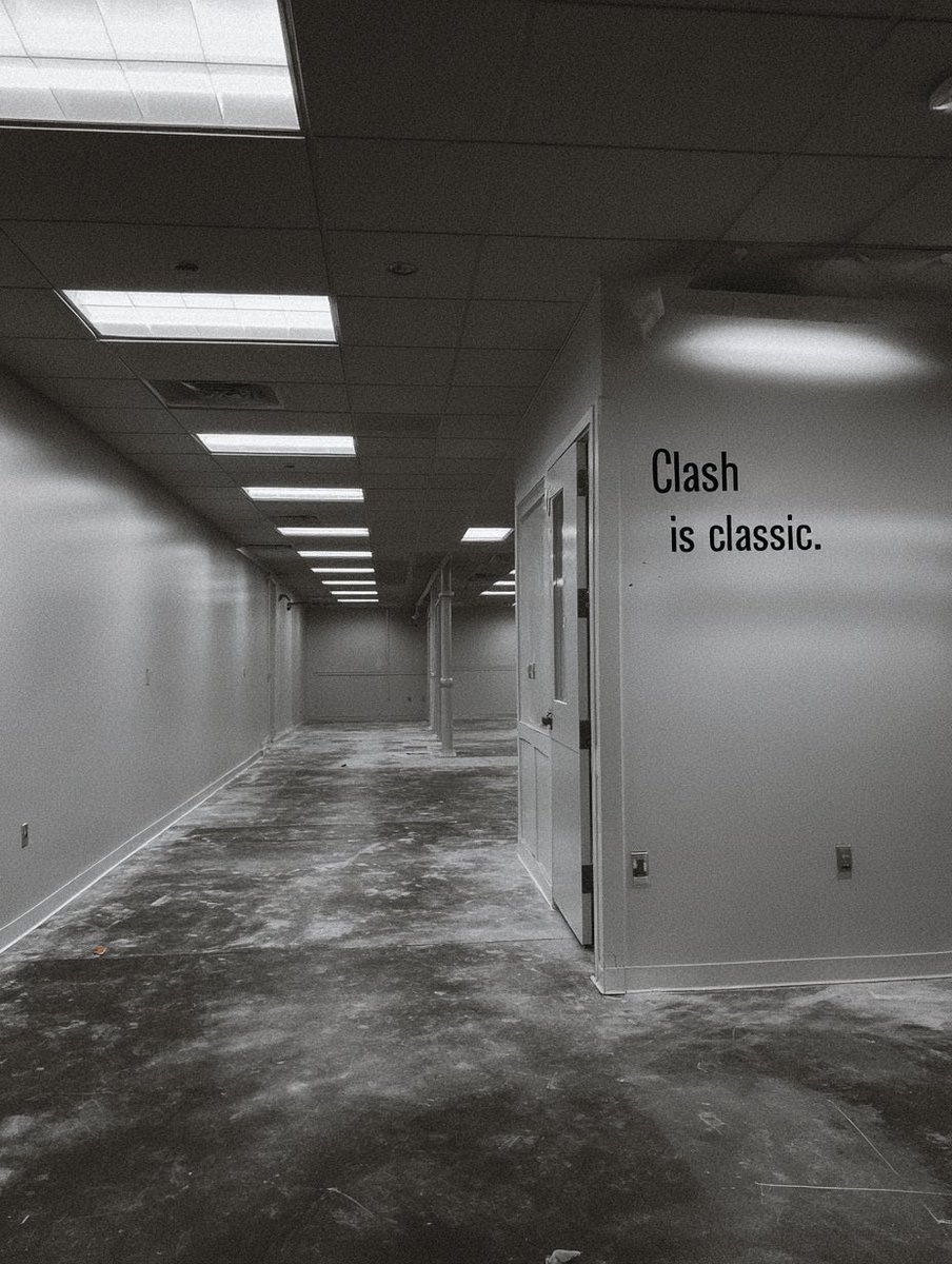 iminescent's tweet image. I took this picture and ran it through the Midjourney describe tool and got @TheClash #classic #😂