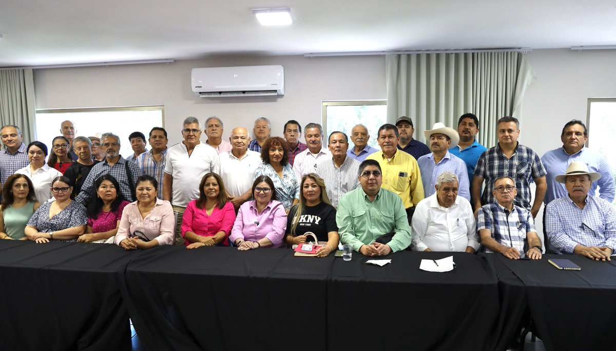 imeldacastromx's tweet image. Este lunes sostuve una reunión con la Agrupación Social Alimentos Sustentables Sinaloa y especialistas en la mesa La Salud Mental y los Alimentos.
Dialogamos sobre los retos en salud mental y programas impulsados por el @GobiernoMX, como Salud Casa por Casa, la pensión a adultos…