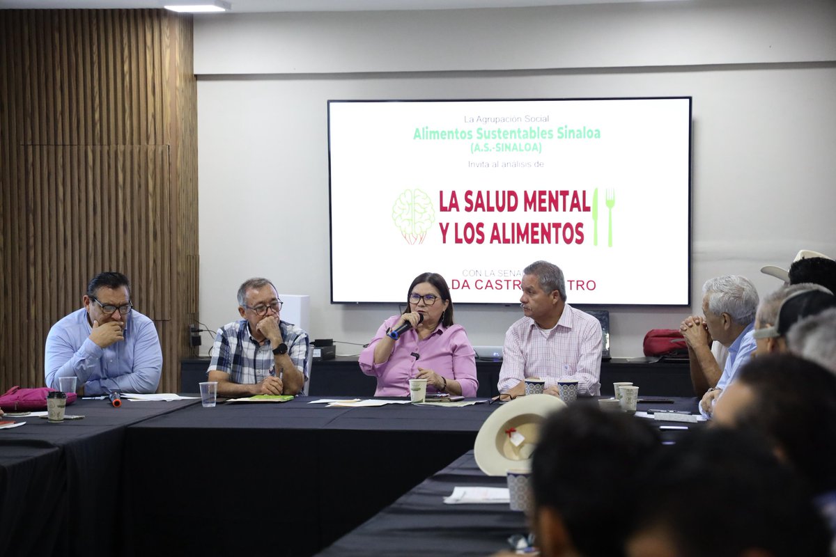 imeldacastromx's tweet image. Este lunes sostuve una reunión con la Agrupación Social Alimentos Sustentables Sinaloa y especialistas en la mesa La Salud Mental y los Alimentos.
Dialogamos sobre los retos en salud mental y programas impulsados por el @GobiernoMX, como Salud Casa por Casa, la pensión a adultos…