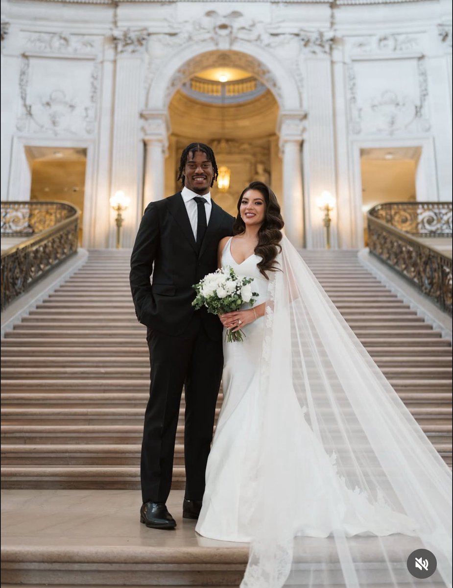RealmRavens's tweet image. Congratulations to Ravens TE Isaiah Likely on getting married today!
I see another ring coming in the near future 💍