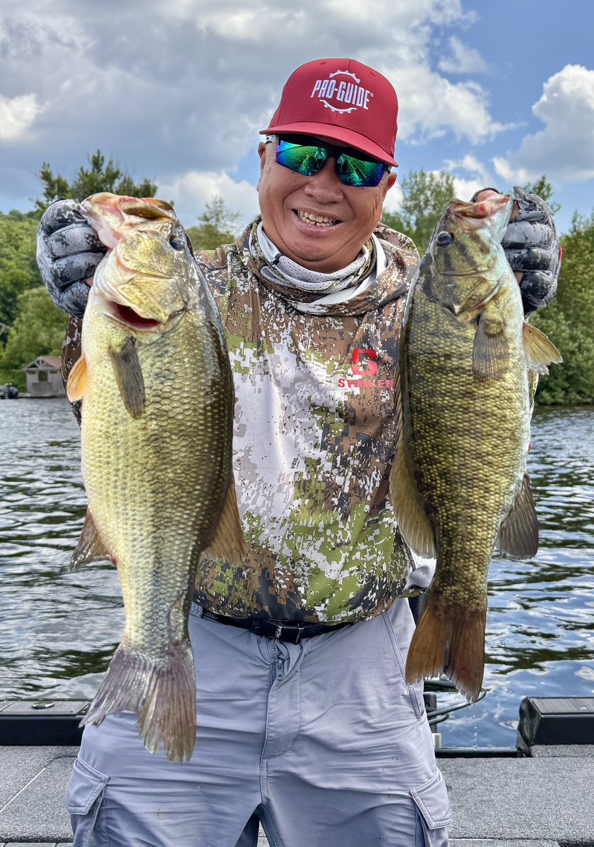 FishHardDave's tweet image. A little mixed bag action up in Huntsville at a Mississauga Bassmasters’ event with Matthew Brassard! Caught lots of clone Smallies and fished a lot of prime looking Bucket water before lucking into a 4 lber. beneath a dock! #MississaugaBassmasters #FunTimes #ProGuideBatteries