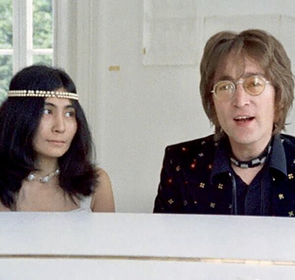 KTrain939913's tweet image. Today in Rock History
July 22, 1971
John Lennon and Yoko Ono spent the second day filming the Imagine promo at their Tittenhurst Park home in Ascot, England. Scenes included Lennon’s misty morning walk and him singing “Imagine” on a white piano in a white room.