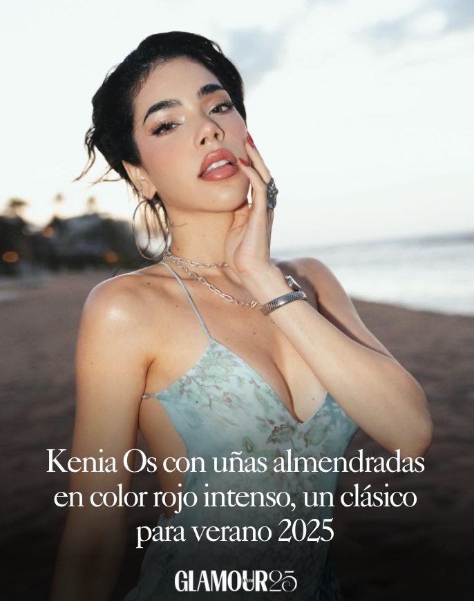 Kenia OS vuelve a marcar tendencia, esta vez con una manicura que reinventa el diseño más clásico y elegante del verano: glamourmexico.visitlink.me/lFiraW 💅🏻