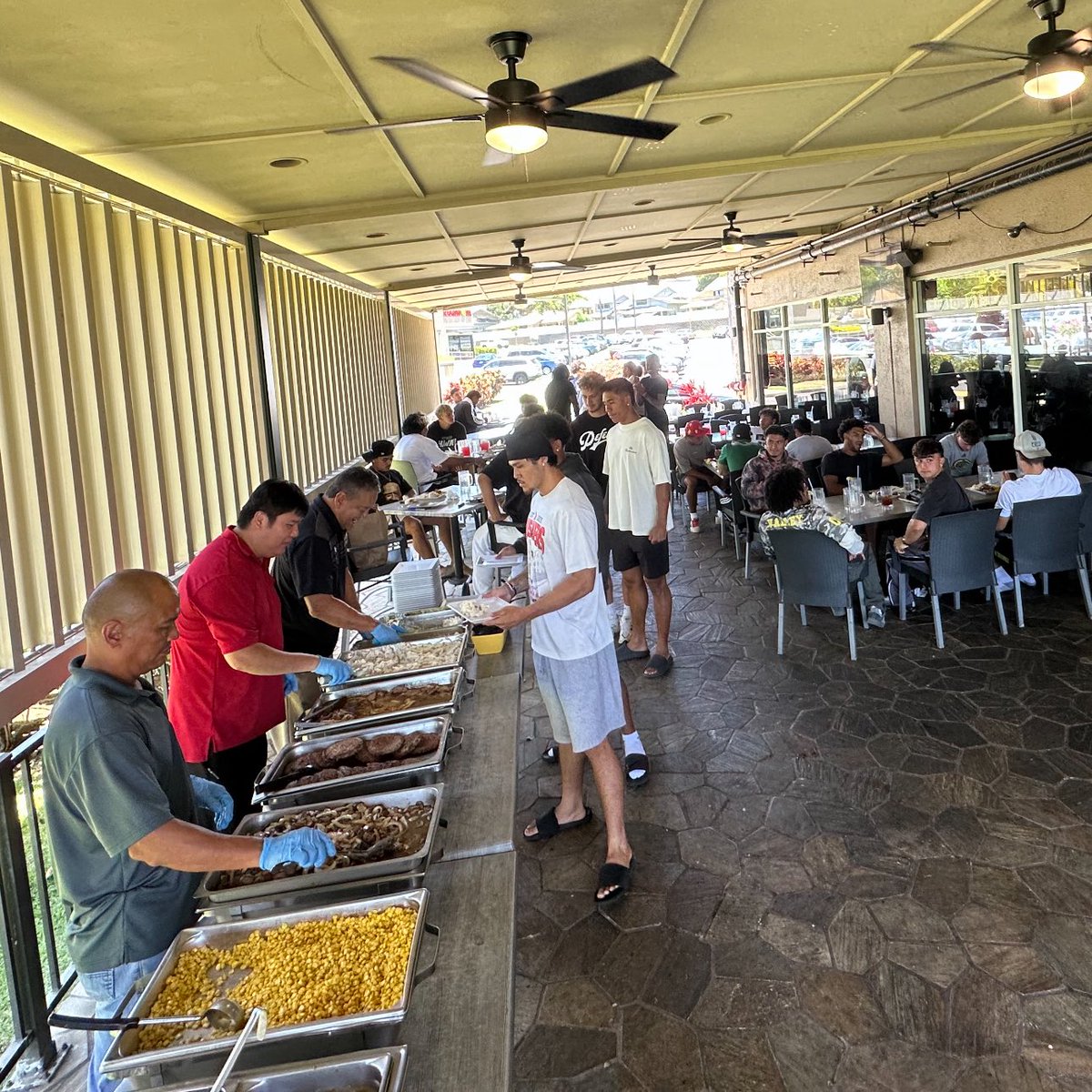 Ku'ulei (@kuuleiagbayani) on Twitter photo #HawaiiFB QB Micah Alejado picked up the lunch tab for the entire offense today at Ruby Tuesday Moanalua 🤙 <a href="/HIsportsradio/">Hawai'i Sports Radio</a> #HawaiiFB QB Micah Alejado picked up the lunch tab for the entire offense today at Ruby Tuesday Moanalua 🤙 <a href="/HIsportsradio/">Hawai'i Sports Radio</a>