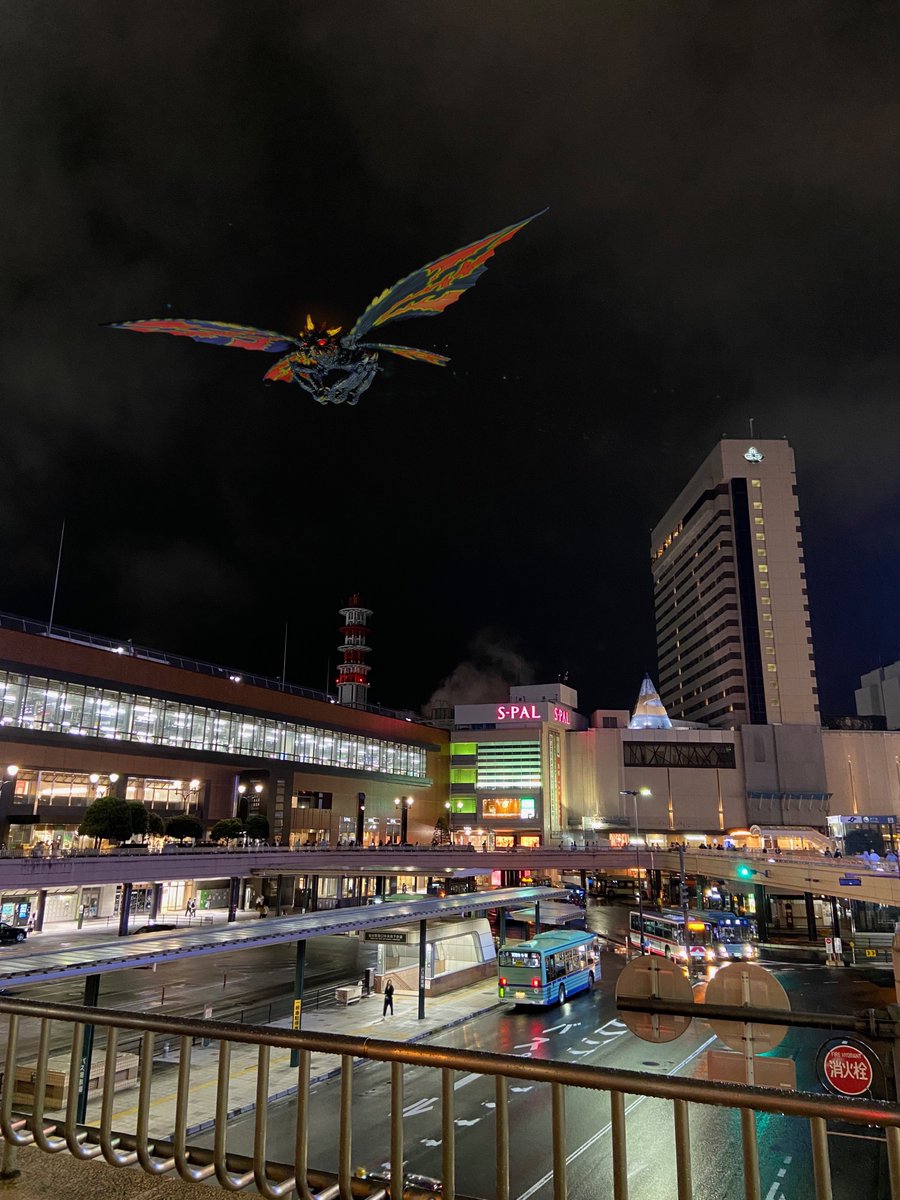 daikaizyuphoton's tweet image. 夏の夜空に舞うバトラ🦋