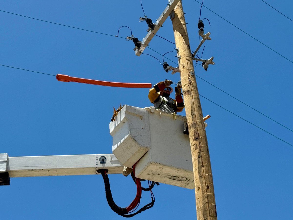 PSOklahoma's tweet image. Meet Haden, Mark and Dalton! 👋 Rain or shine, they work hard to provide safe, reliable power to Okmulgee and the surrounding areas. Keep up the great work, guys - we appreciate everything you do! #PSOklahoma #PSOcommunity
