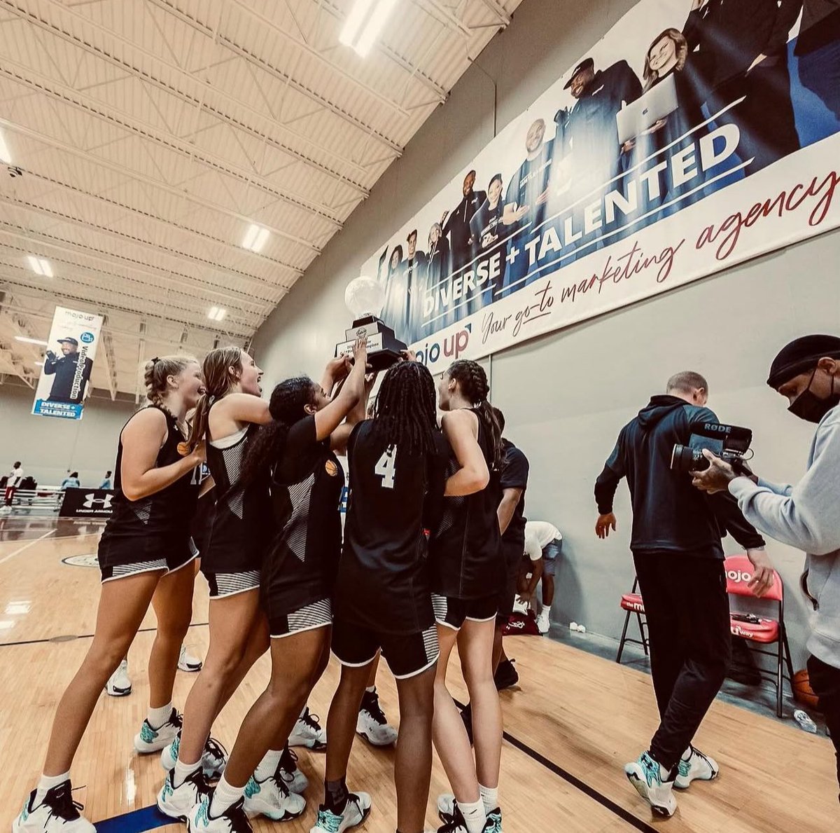 AustinRa10's tweet image. Forever Champions.
Today was the last time MBA GUAA 2026 stepped on the court together. Years of growth, adversity, and memories. More than just wins, it was how they carried themselves and showed up for each other.
Grateful to have coached them. Forever Champions.