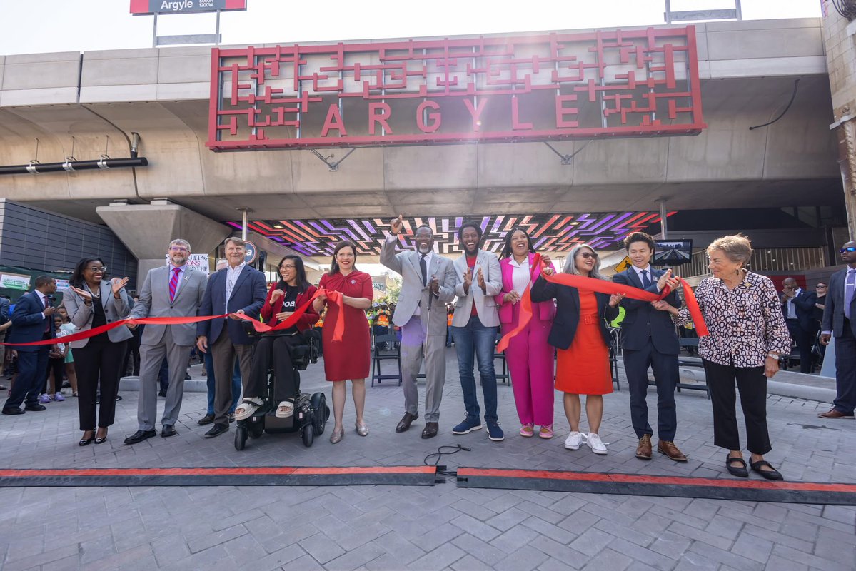 CTARPM's tweet image. Today was a historic day for CTA as we celebrated the grand opening of the fully ADA-accessible Lawrence, Argyle, Berwyn and Bryn Mawr stations! Thanks to all involved in making this day possible – we couldn't have gotten here without you. We got there together! #CTARPM #Chicago
