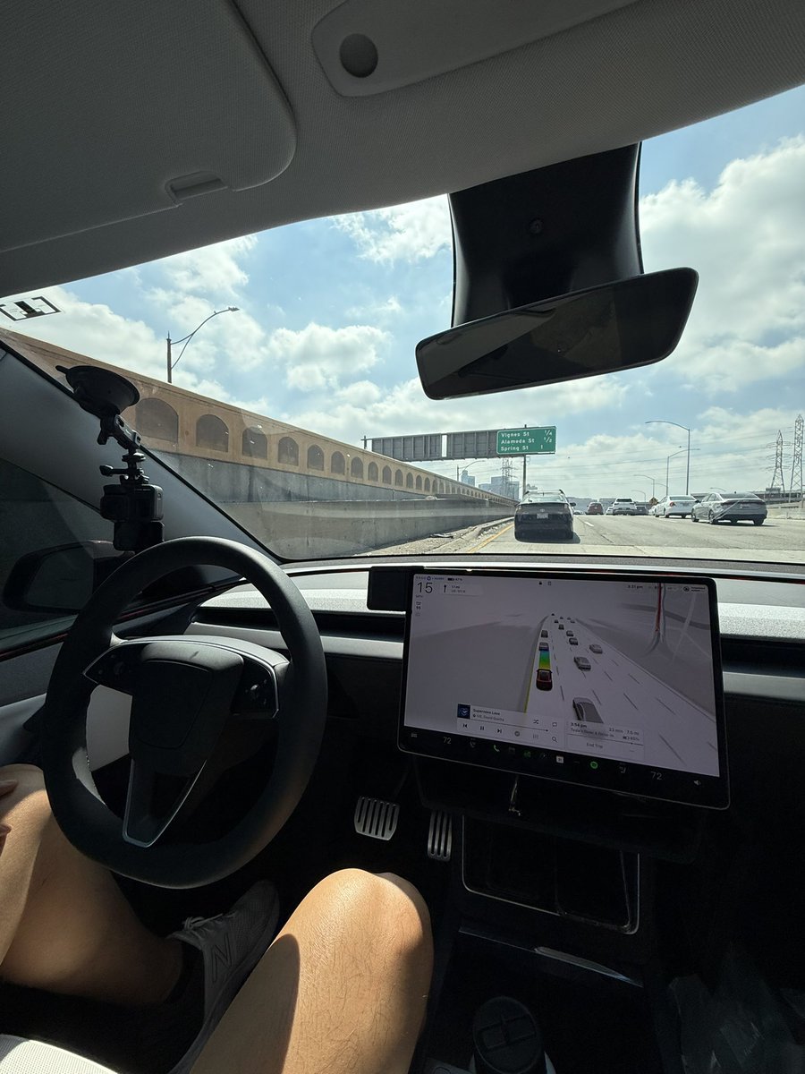 TheEvryDayChris's tweet image. Update # Ihavetogotothebathroomagain went home to feed the dogs but driving the 1.5hrs in LA traffic back, hopefully @teslaownersSV saves my spot!