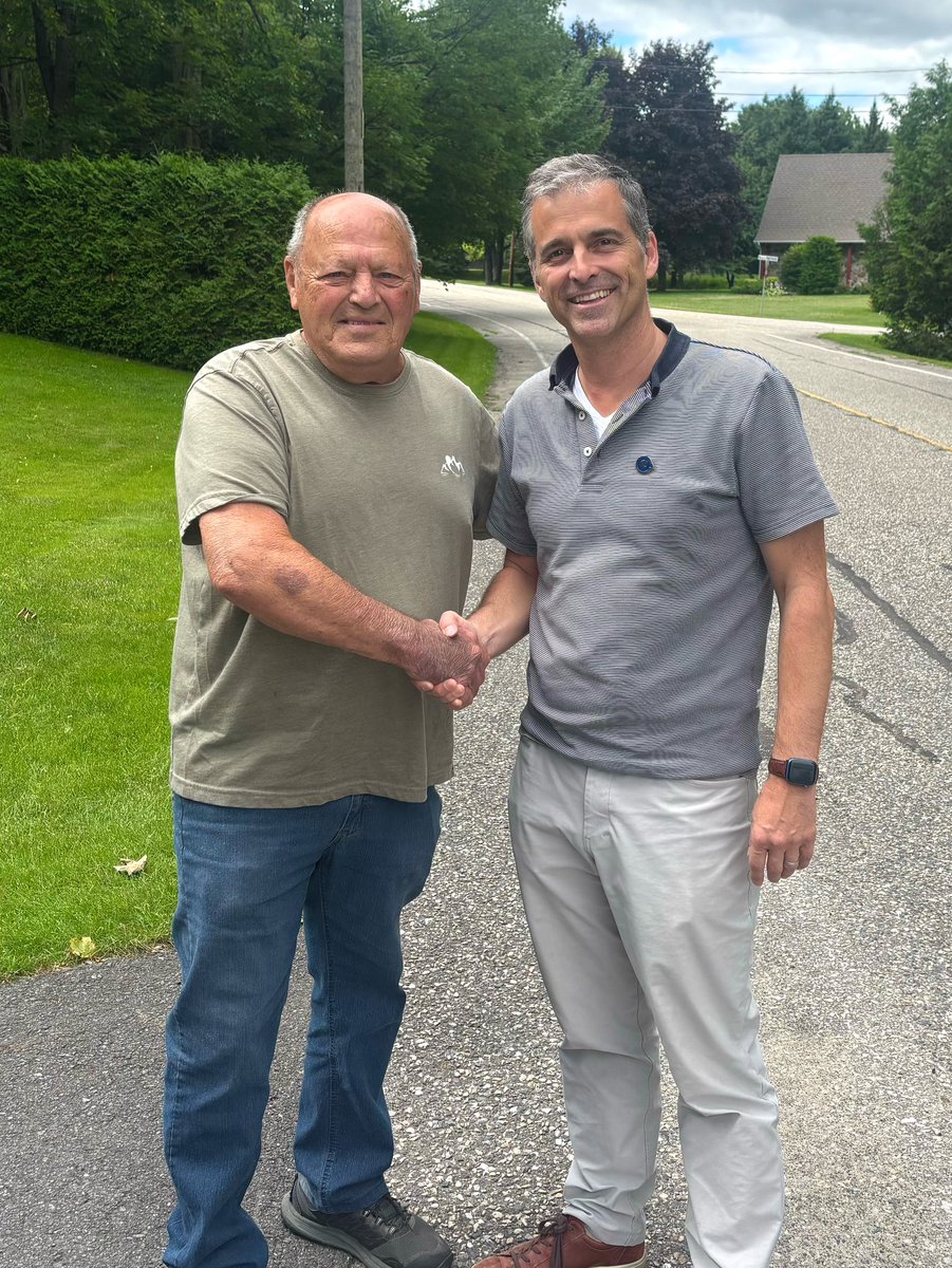 boissoal's tweet image. J’ai rencontré ce matin Michel Larochelle, maire de Saint-Christophe-d’Arthabaska. Nous nous sommes entendus sur l’importance pour le député et les municipalités, de se parler directement, et de maintenir ce dialogue. Les canaux de communication doivent toujours être ouverts.…