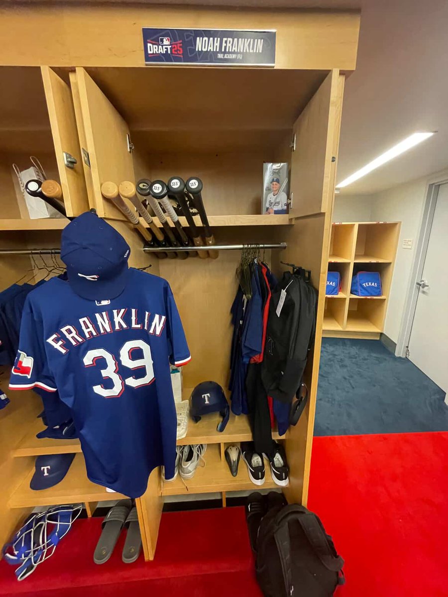 SEisbergWCIV's tweet image. Official first pro locker for West Ashley's Noah Franklin.