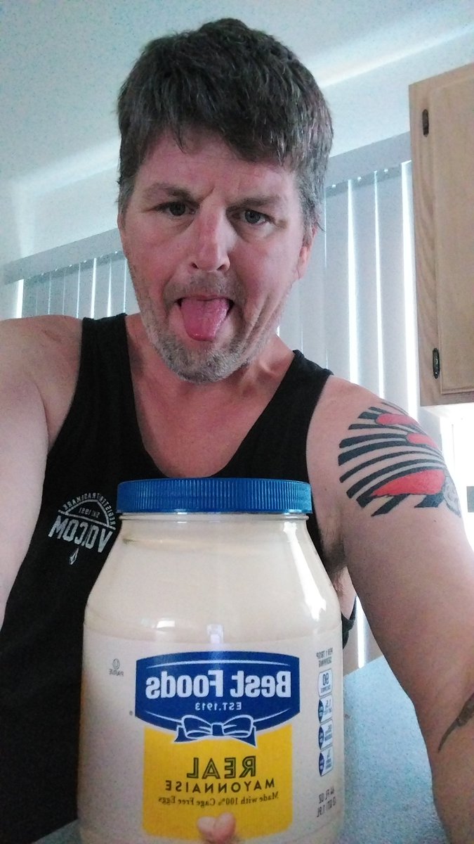 ludecomment's tweet image. The Mayo king chilling out lets go