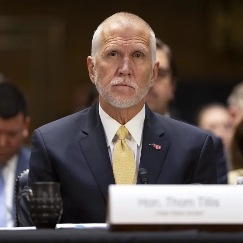 EricLDaugh's tweet image. 🚨 JUST IN: SHOCKING North Carolina poll should allow MAGA to breathe a HUGE sigh of relief after Thom Tillis' retirement for 2026...
US Senate:
🔵 Roy Cooper: 49% (+18)
🔴 Thom Tillis: 31%
🔴 "Pro-Trump Republican": 48% (=)
🔵 Roy Cooper: 48%
Saved from a DISASTER if Tillis…