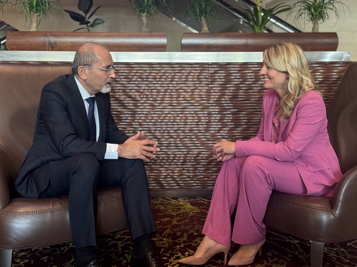 melaniejoly's tweet image. Always a pleasure to reconnect with my former counterpart and friend, @AymanHsafadi.