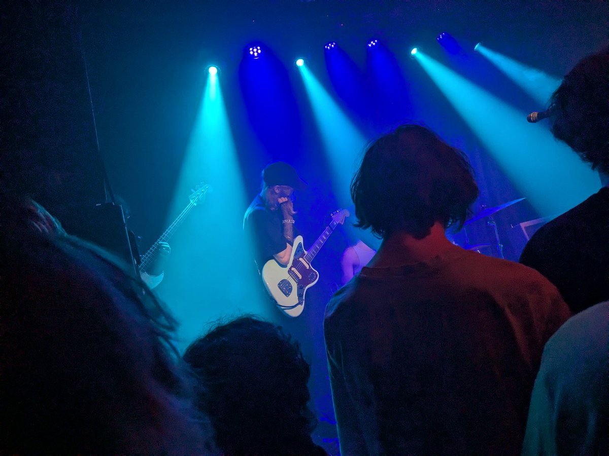 alicex275x's tweet image. the gig was SO GOOD it was absolutely amazing and afterwards someone came up to me and said i was so pretty they'd been staring the whole night this is maybe the best day of my life