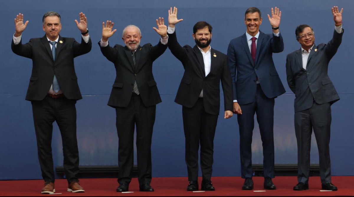 Ladrones, antisemitas,hipócritas, ineptos que tienen a sus países en la ruina. 
Así son los amiguis de Sánchez, con los que se reúne en Chile para dejar bien claro que nos alinea con lo peor.