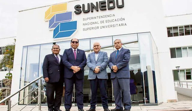 #Alerta La Comisión Permanente está a punto de aprobar la reelección exprés del actual consejo directivo de Sunedu liderado por Manuel Castillo.
Lo escandaloso es que bajo la venia de la congresista Lady Camones están usando de forma encubierta la Ley de Crédito Suplementario.🧵