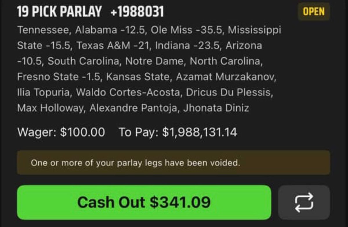 CPBetting's tweet image. 12 CFB legs and a Dricus Du Plessis win away from flipping $100 into $2 MILLION 👀
You riding this one 🤔
(via: IG: Parlay_billie19| @DKSportsbook)