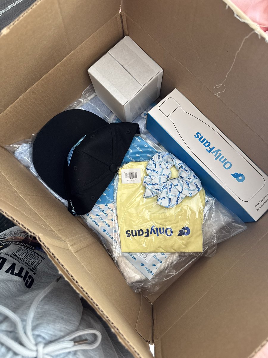 <a href="/OnlyFans/">OnlyFans</a> <a href="/OnlyFansMerch/">OnlyFans Merch</a>