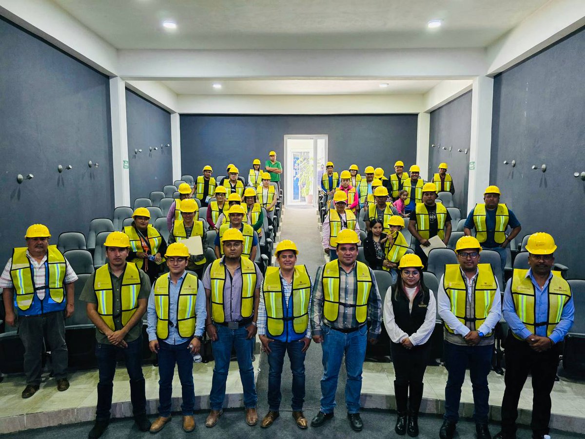 Contraloria_Hgo's tweet photo. 📚 Impulsamos la capacitación en Contraloría Social dirigida a Comités de Obra en el municipio de Tezontepec de Aldama.
#ElHidalgoQueQueremos https://t.co/Yz4zBxXADm