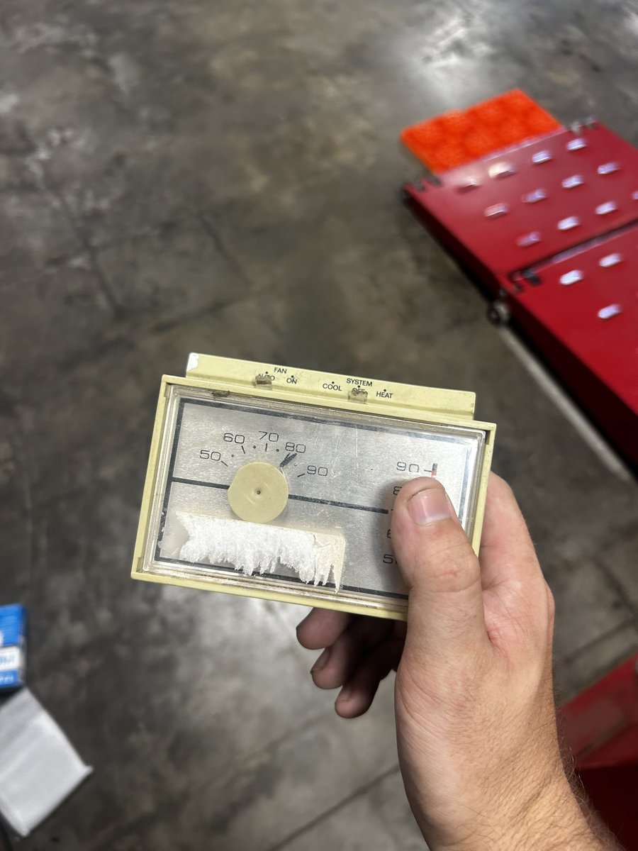 BigDickBarclay's tweet image. Dumb question. Is the mercury in thermostat bulbs valuable? Like is there some poor idiot that would buy it from me? I have like 100+ mercury thermostats in a box.