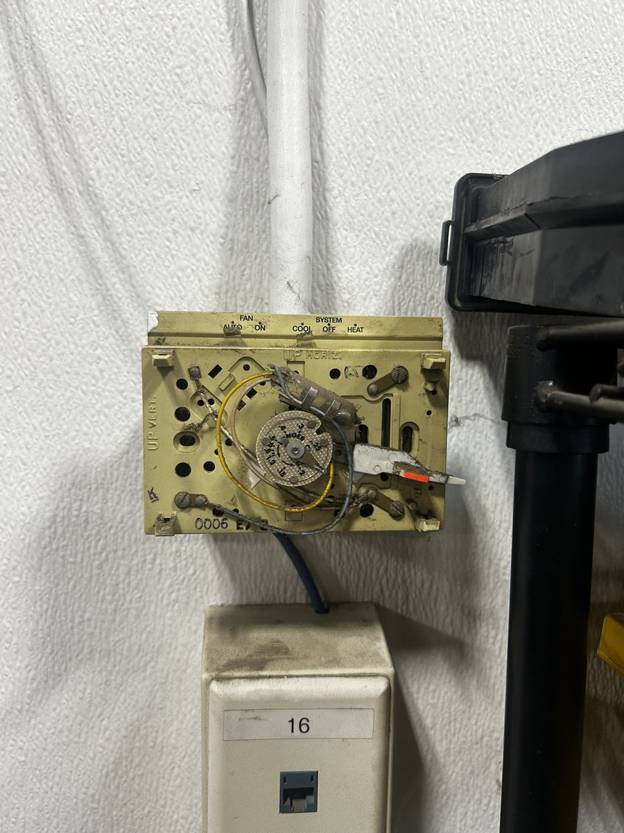 BigDickBarclay's tweet image. Dumb question. Is the mercury in thermostat bulbs valuable? Like is there some poor idiot that would buy it from me? I have like 100+ mercury thermostats in a box.