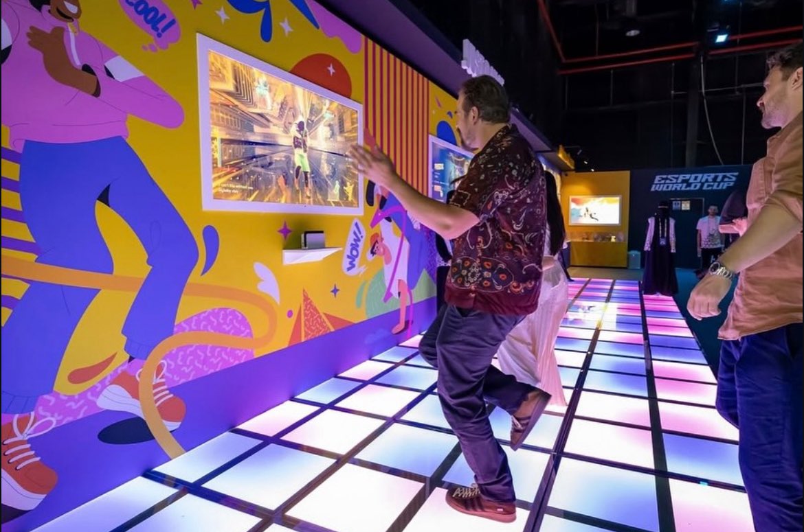 dkhmoustache's tweet image. I NEED A VIDEO OF HIM DANCING!!!!!!