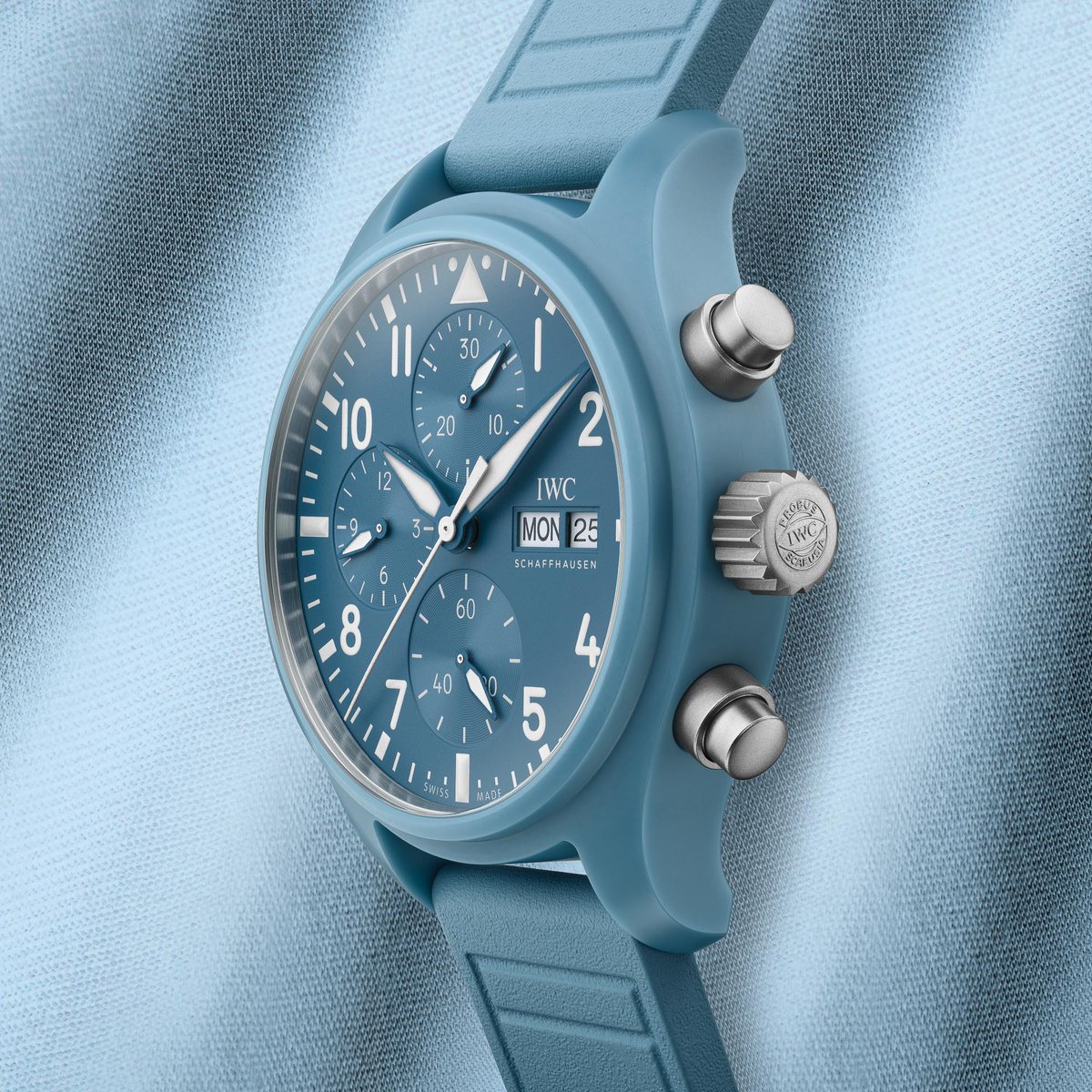 baldassarreted's tweet image. Today, IWC released a duo of new light blue "Miramar" editions of its Top Gun Pilot's Watch Chronograph lineup in ceramic and steel. Read about the release now in our updated guide at the link below!
teddybaldassarre.com/blogs/watches/…
#Watches #IWC #PilotWatch #NewWatches #WatchCommunity…