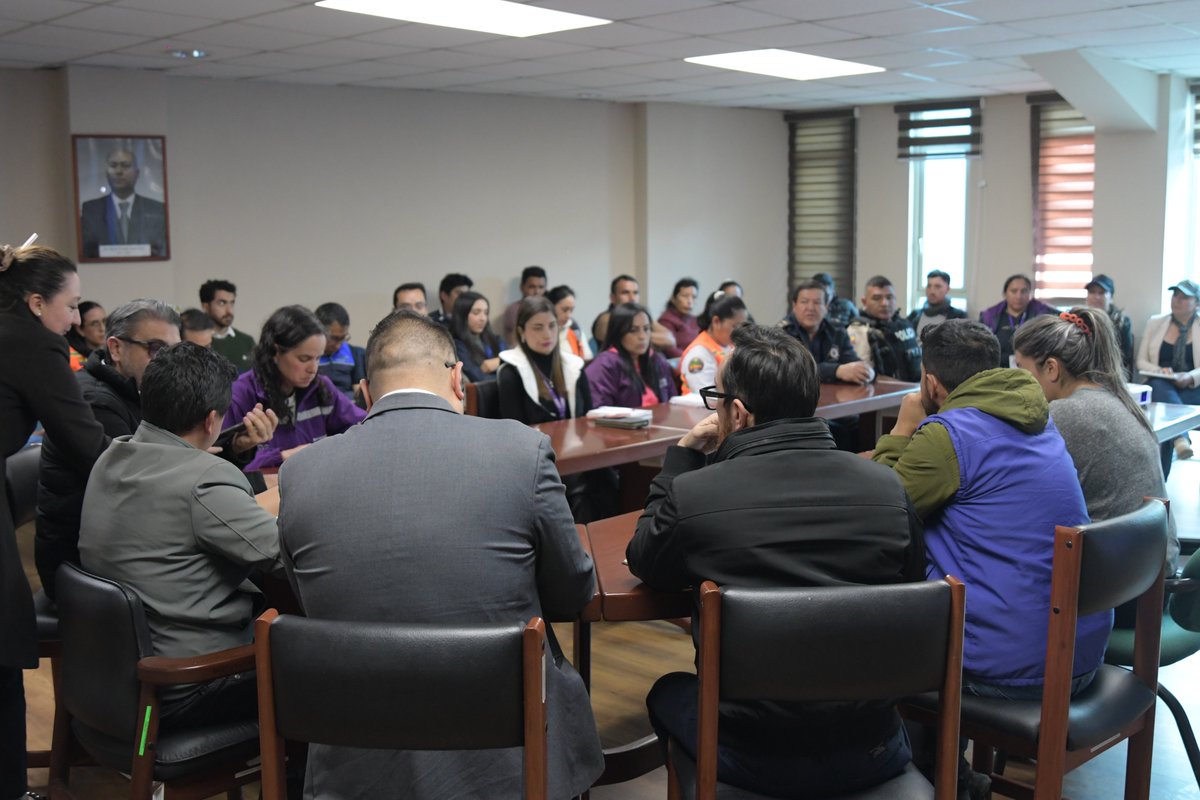 Sesión del COE Cantonal convocada por el alcalde Byron Rubio y la presencia de representantes de las diferentes entidades para evaluar emergencias suscitadas en los últimos días y las labores conjuntas desplegadas para la atención inmediata.