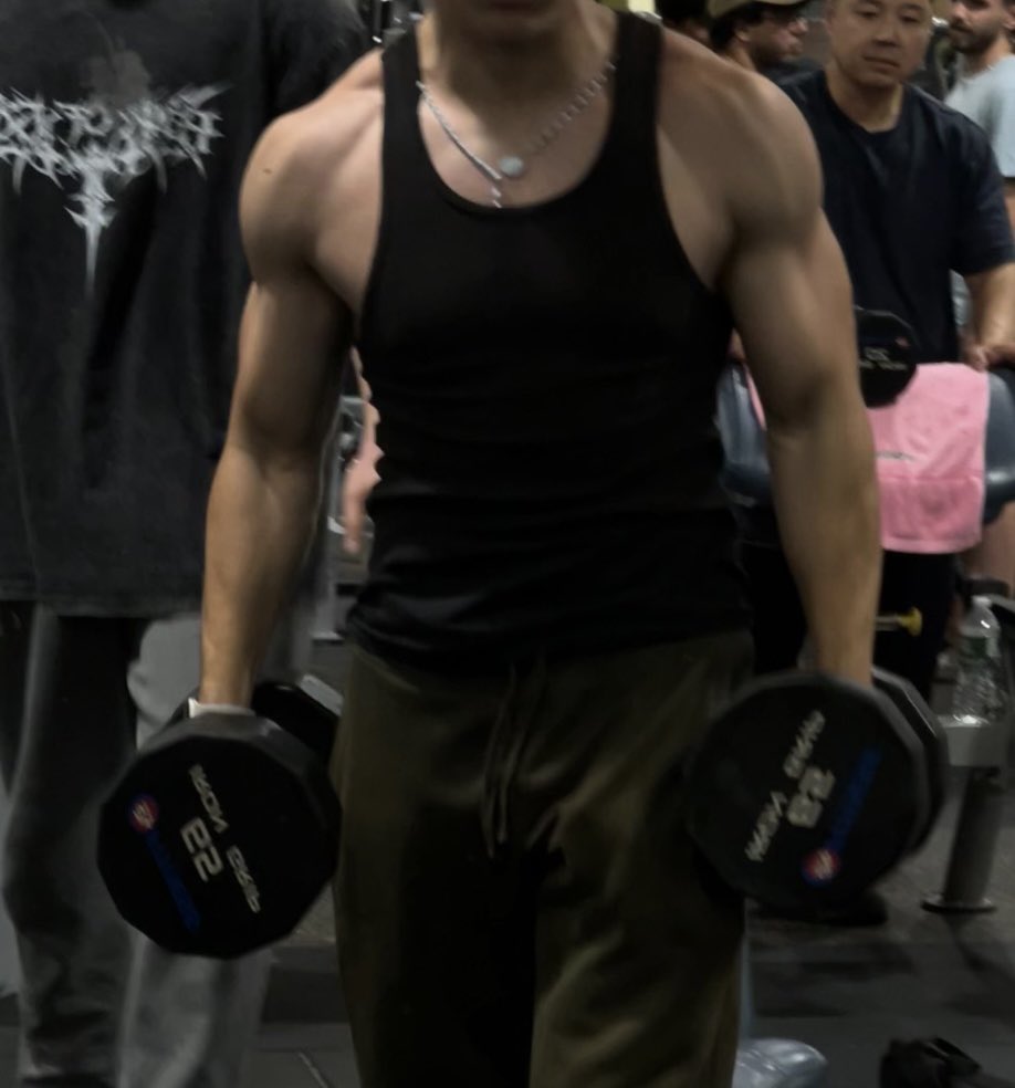 Little Harry just dropped a gym pic and called MAGA men “losers.”

My son’s 5 years younger—who’s got the better build?