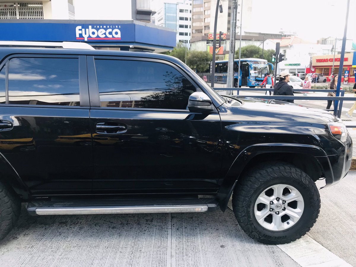 Gonzalo Ponce Leiva (@gponceleiva) on Twitter photo Narcos? Burócratas VIP? Sin placas y con vidrios oscuros, invaden carriles buses y calles de Quito. Ningún agente <a href="/AMT_Quito/">AMTQuito</a> les controla, por qué? Solo están para #PicoyPlata ? La ley es para todos o no? Abuso e impunidad. <a href="/pabelml/">Pabel Muñoz L.</a> <a href="/mikeaulestia/">Michael Aulestia 🇪🇨</a> <a href="/WilsonMerinoR/">Wilson Merino Rivadeneira</a> <a href="/campanaUIO/">Andrés Campaña</a> Narcos? Burócratas VIP? Sin placas y con vidrios oscuros, invaden carriles buses y calles de Quito. Ningún agente <a href="/AMT_Quito/">AMTQuito</a> les controla, por qué? Solo están para #PicoyPlata ? La ley es para todos o no? Abuso e impunidad. <a href="/pabelml/">Pabel Muñoz L.</a> <a href="/mikeaulestia/">Michael Aulestia 🇪🇨</a> <a href="/WilsonMerinoR/">Wilson Merino Rivadeneira</a> <a href="/campanaUIO/">Andrés Campaña</a>