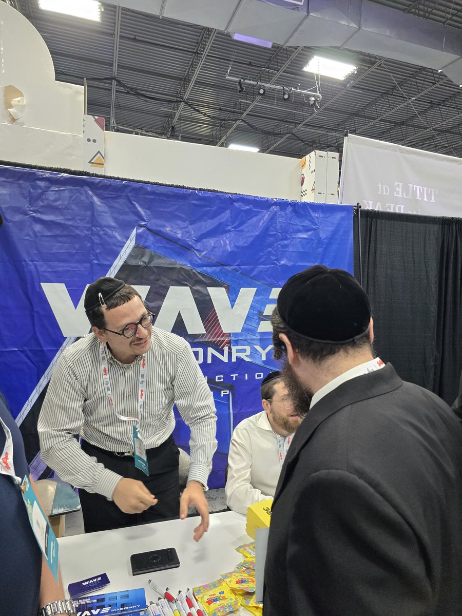 AronWieder's tweet image. Honored to attend the Zeh Mzeh Satmar Business Expo—networking, innovation, and growth all in one place. A true celebration of Satmar community-driven success! @UnitedJewish @FriedCoMedia