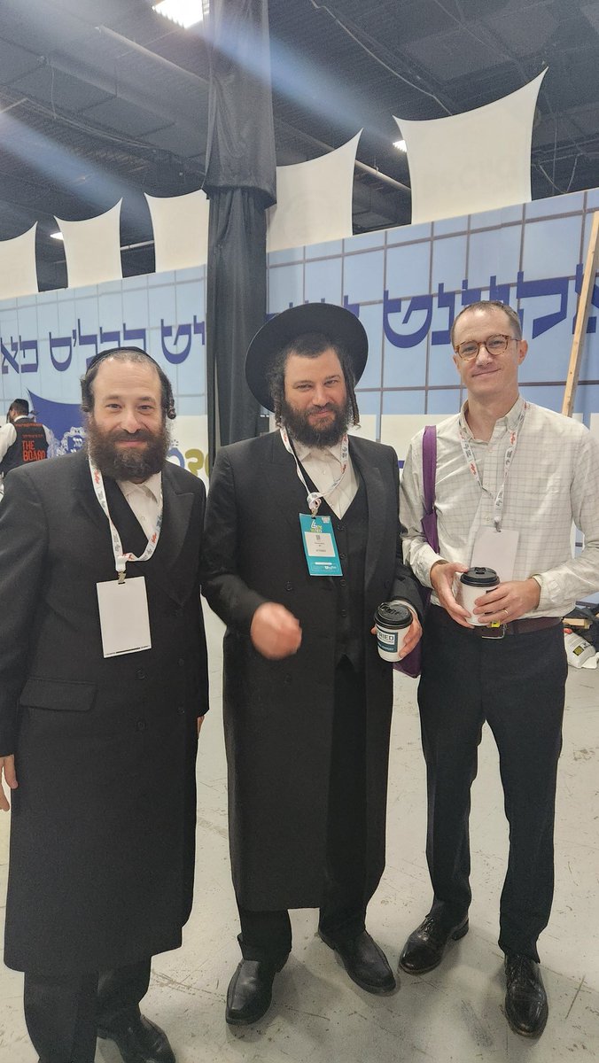 AronWieder's tweet image. Honored to attend the Zeh Mzeh Satmar Business Expo—networking, innovation, and growth all in one place. A true celebration of Satmar community-driven success! @UnitedJewish @FriedCoMedia