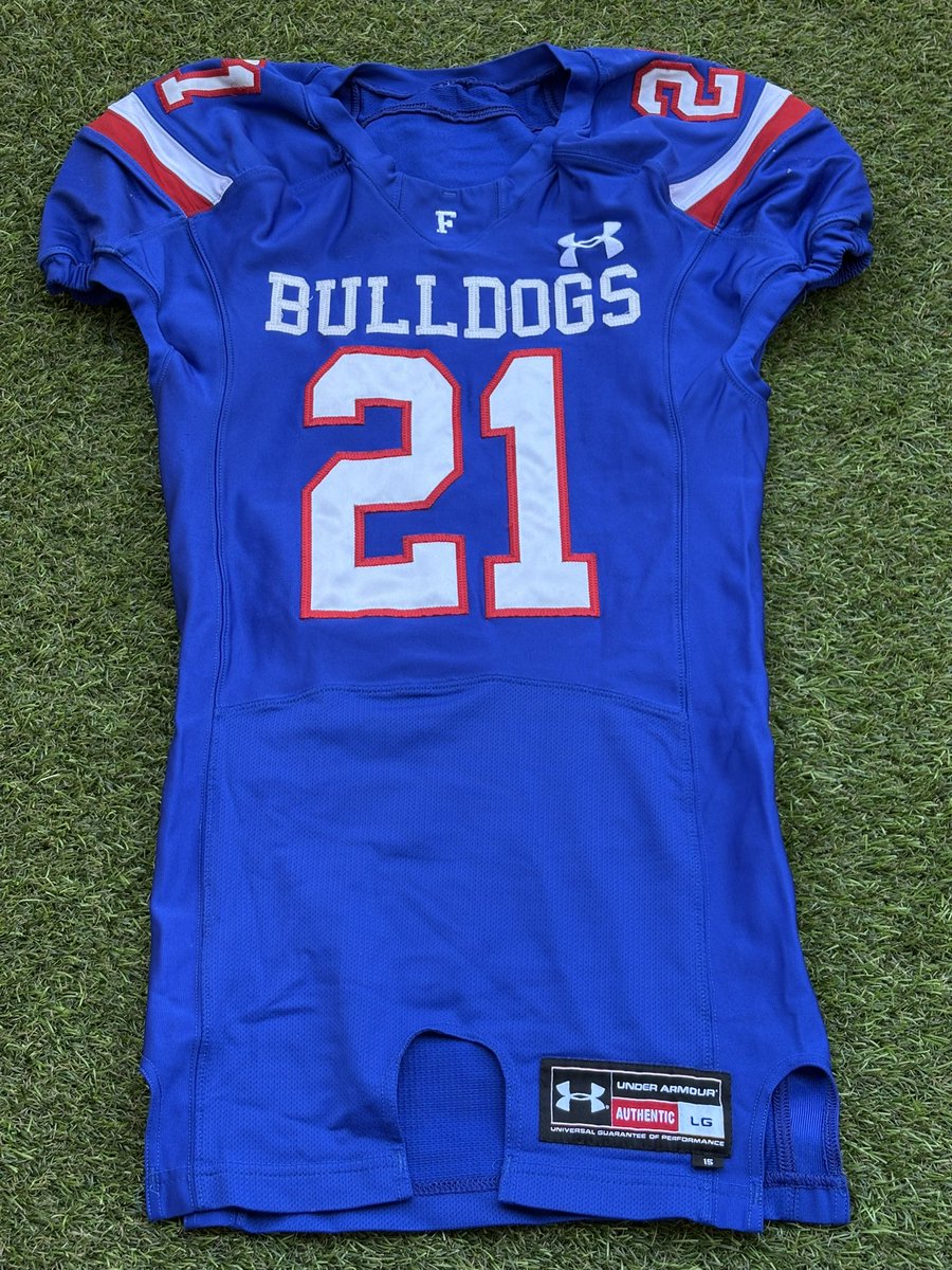 SLAP_YOMITCH_J5's tweet photo. Ugh!! Lil 5 said itβs #Primetime this year dad! π₯π₯π₯π₯πππ2οΈβ£1οΈβ£ #FolsomBullDogs #Runninback #Corner https://t.co/I0SFJc8WPL