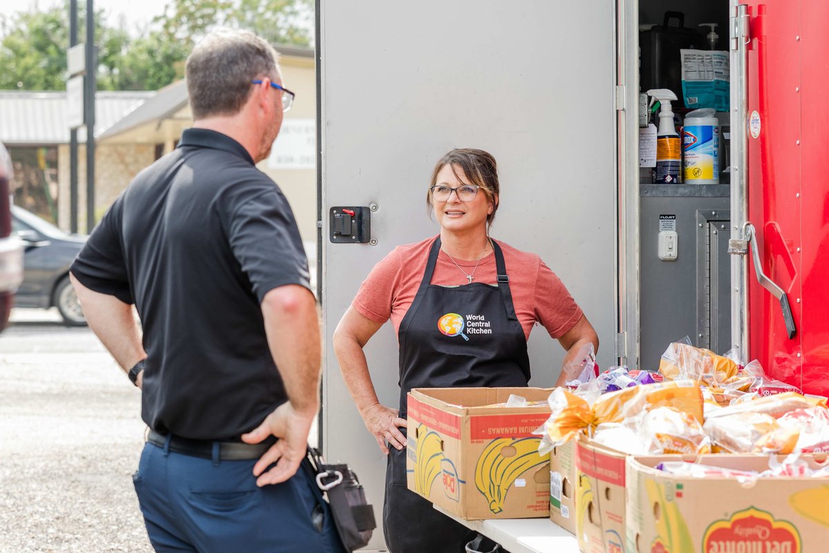 WCKitchen's tweet image. Right after disaster struck Kerrville, Texas, Shonna of 'Shim’s Be Blessed' knew she wanted to help. Since the July 4 flooding, she’s gone above and beyond with WCK, serving meals from lasagna to Hawaiian chicken sandwiches. She starts cooking each day at 3:30 a.m. to prepare…