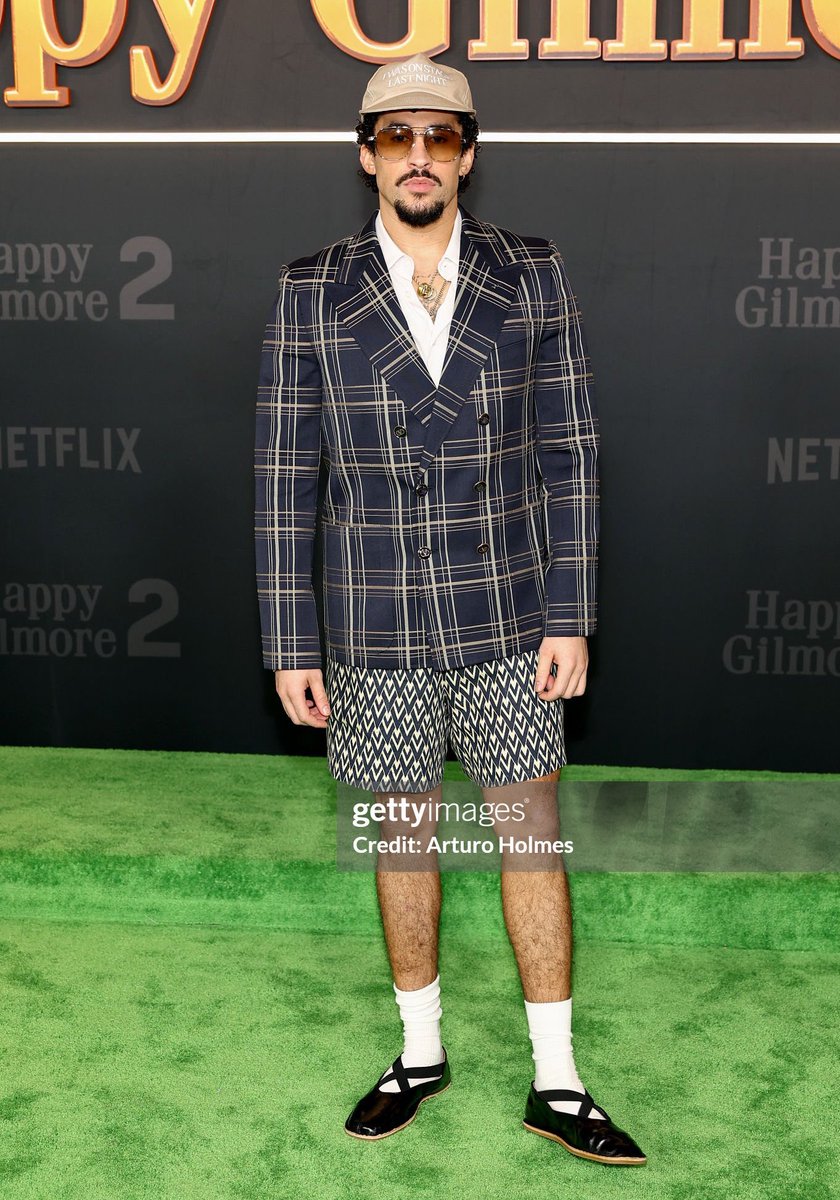 AccessBadBunny's tweet image. Bad Bunny tonight at the “Happy Gilmore 2” premiere in New York. 📽️⛳️