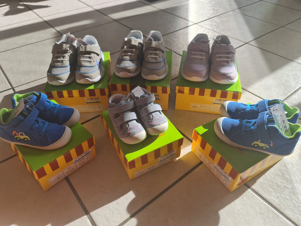 KGGF78150677's tweet image. Today I received a package with 6 pairs of new children's shoes for the children from the orphanage in Butch.
A huge thank you goes to my supporter who unfortunately still wants to remain anonymous 🫂🫶