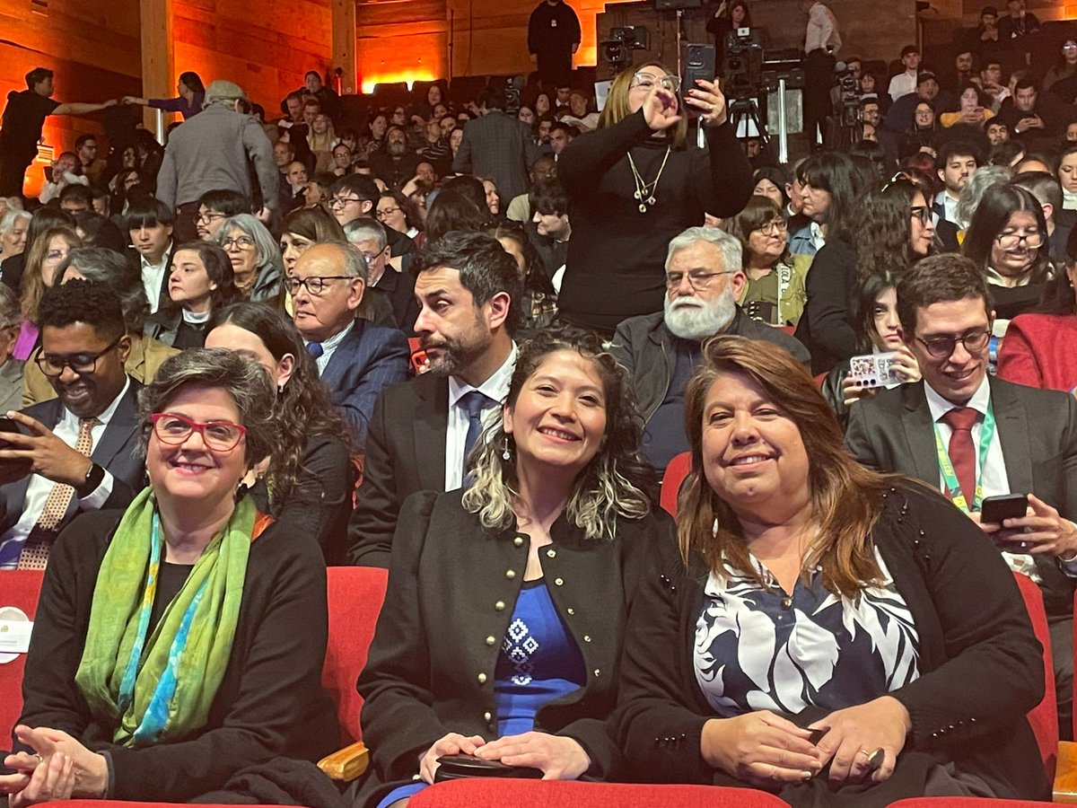 Claupascualgrau's tweet image. Hoy estuvimos en el encuentro con la sociedad civil, en el marco de la Reunión de Alto Nivel: Democracia Siempre en #Matucana100.
Estuvieron los Presidentes @LulaOficial @petrogustavo @OrsiYamandu @sanchezcastejon y @GabrielBoric junto a delegaciones de sus países 🇧🇷🇨🇴🇺🇾🇪🇦🇨🇱