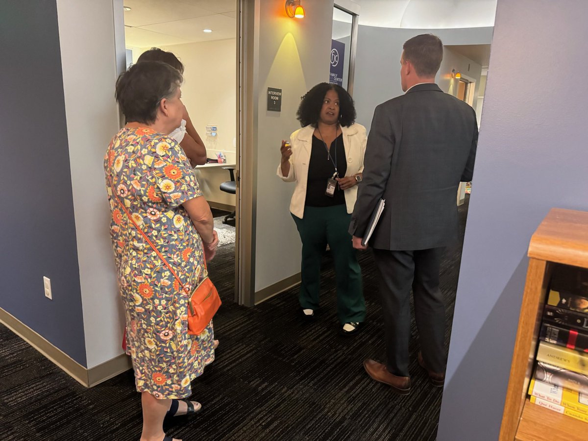 ilike_mike's tweet image. Multiple services. Multiple agencies.
All under one roof and with one mission - serve and protect survivors of domestic violence and elder abuse.
The Sonoma County Family Justice Center is changing lives every day.
Their one-stop shop supports survivors and their families…