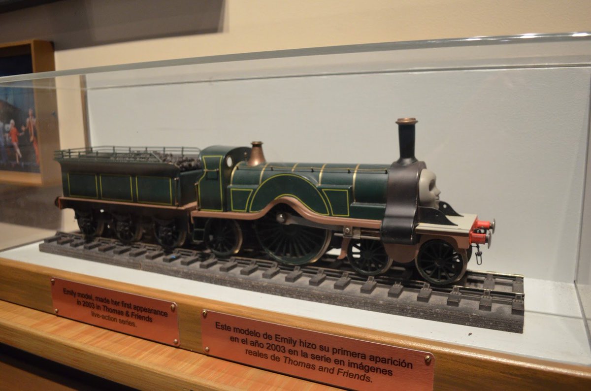 easily one of the prettiest props the show crew has ever made… peak model for peak character 🙂‍↕️