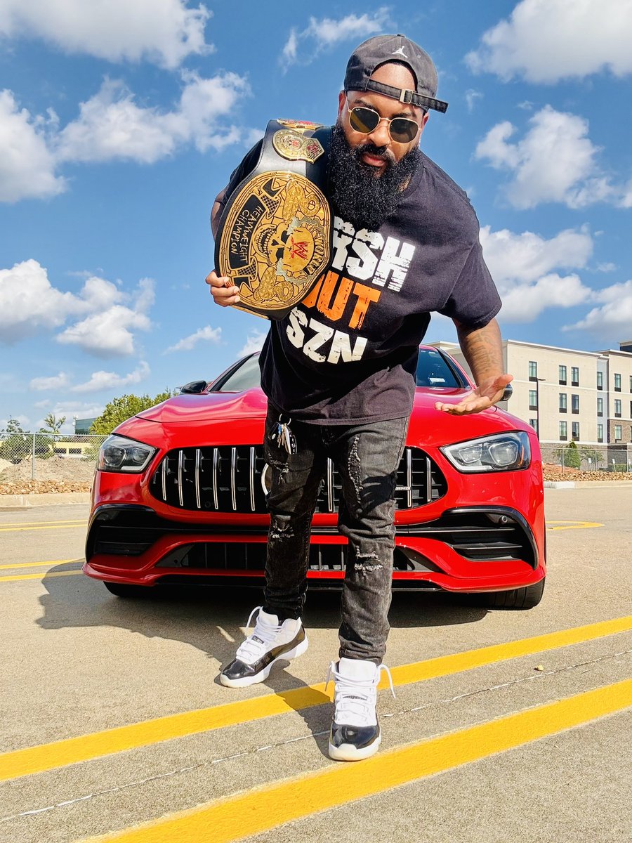 RossIsClutch's tweet image. Yall know I gotta represent tonight On Raw with the CRASHOUT SZN merch 😤