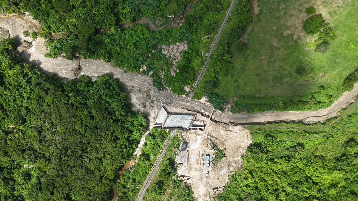 con el pueblo venezolano.

iSeguimos trabajando!

<a href="/NicolasMaduro/">Nicolás Maduro</a>
<a href="/delcyrodriguezv/">Delcy Rodríguez</a>
<a href="/rvaraguayan/">Ramón Celestino Velásquez Araguayán</a> 
@TransporteGobVe
<a href="/luisnoriegameza/">Luis Noriega</a>