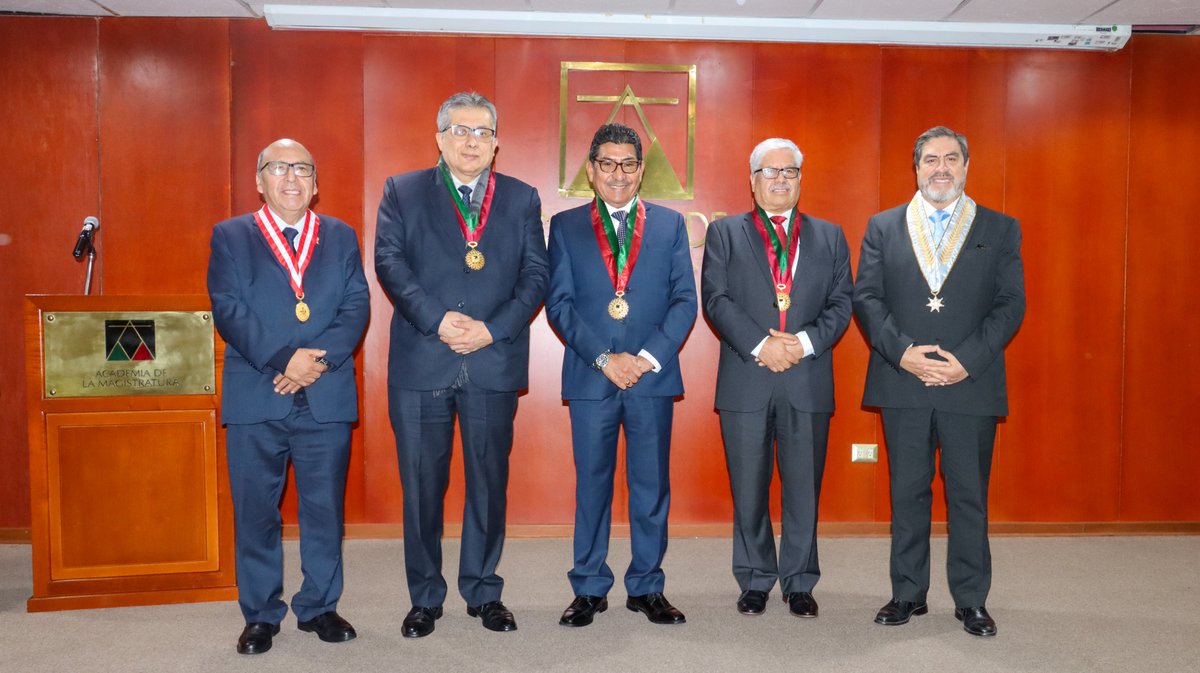 CALPERUOFICIAL's tweet image. 🔵📢 #NotaDePrensa | CAL PARTICIPÓ EN CEREMONIA POR EL 31.º ANIVERSARIO DE LA ACADEMIA DE LA MAGISTRATURA
Con ocasión del 31.º aniversario de la Academia de la Magistratura, el Ilustre Colegio de Abogados de Lima (CAL) participó en la ceremonia institucional realizada el pasado…