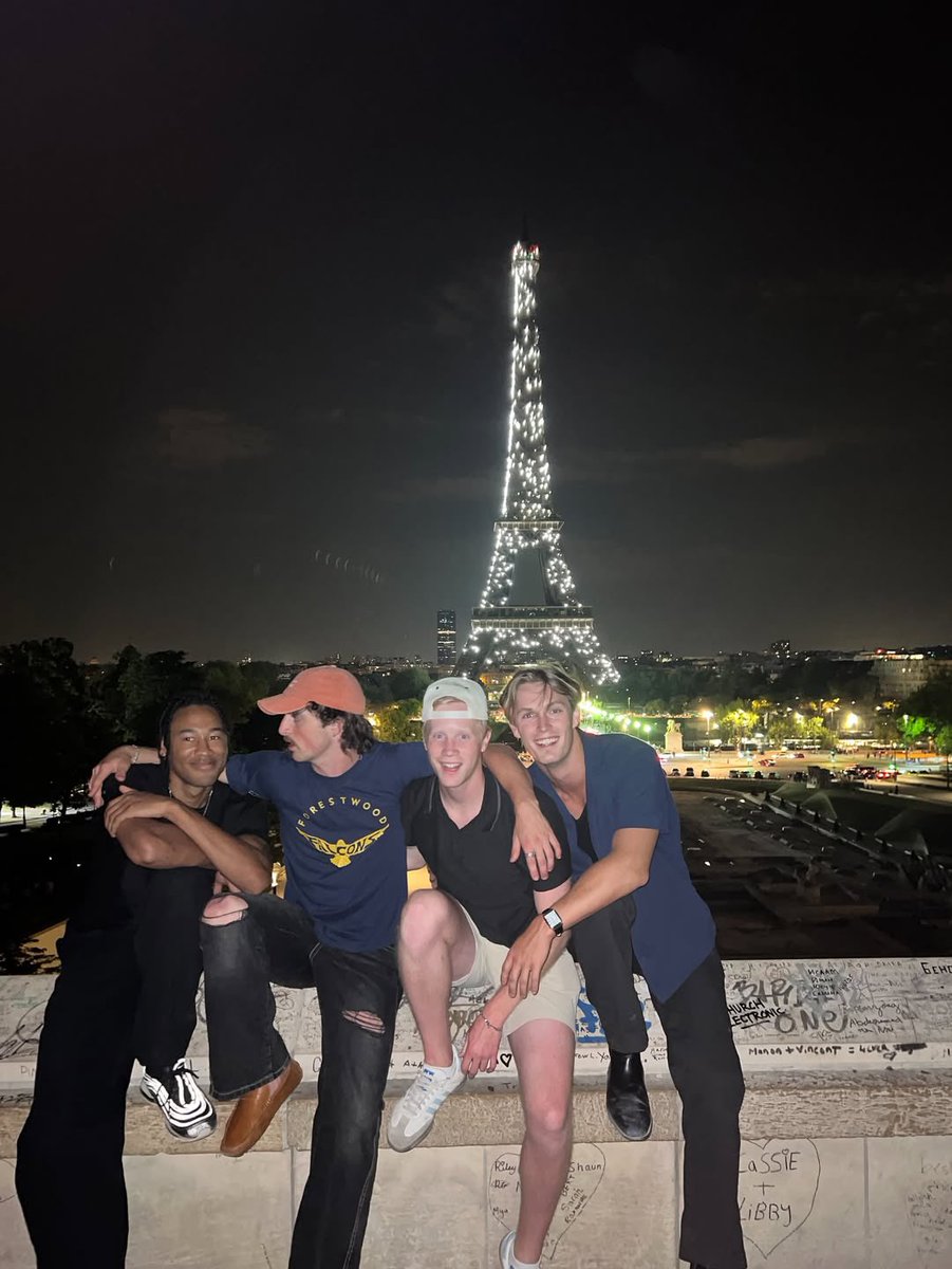 BooneAccess's tweet image. Benson Boone With friends in Paris, France.